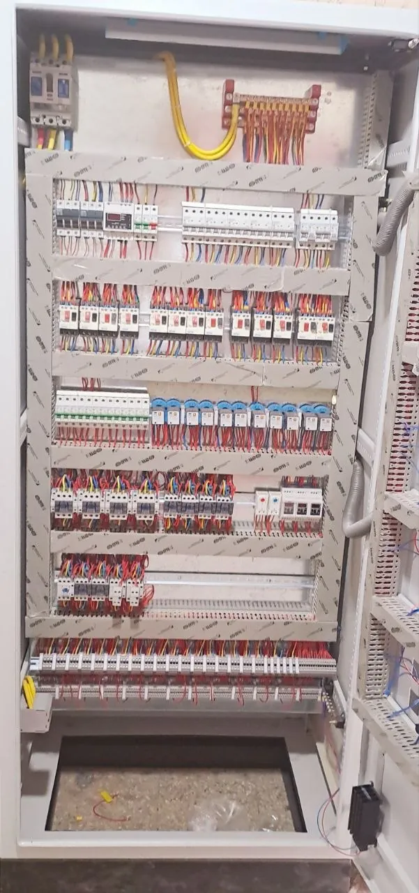 باسبار و کابل‌بندی داخل تابلو