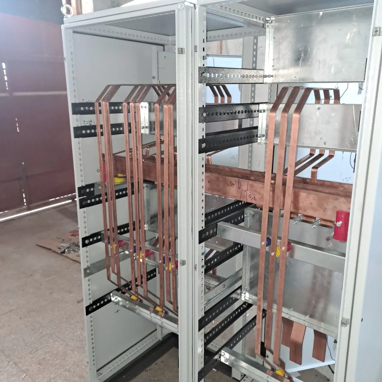 بهره‌برداری تابلو در سایت صنعتی