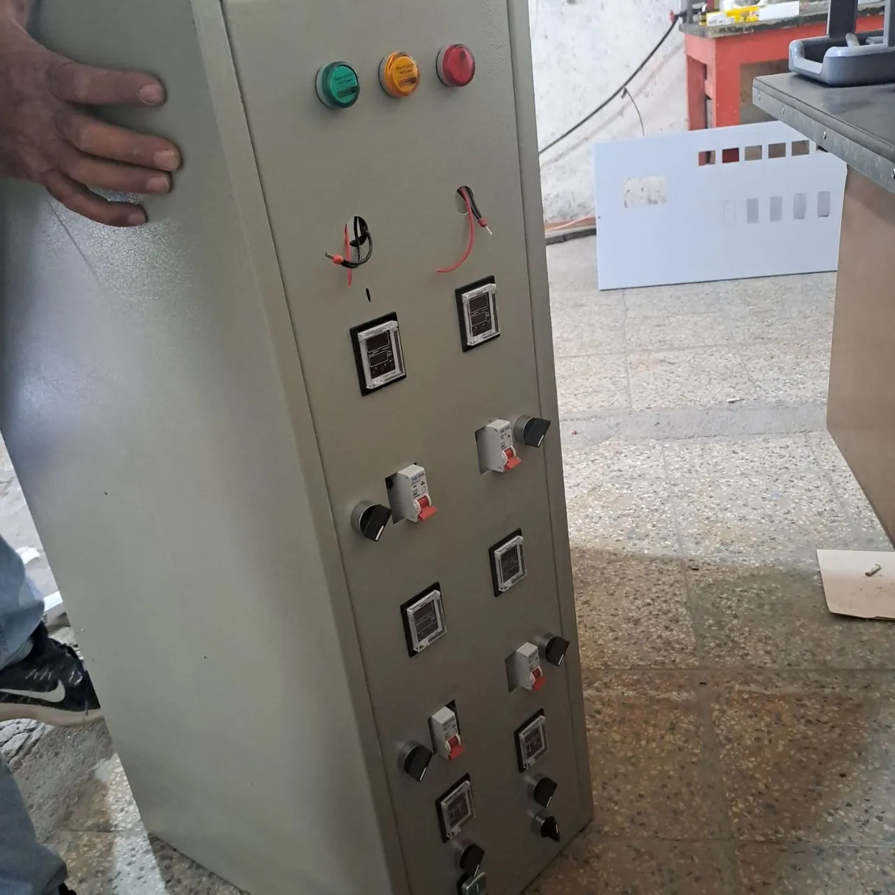 چیدمان تجهیزات اندازه‌گیری و حفاظتی