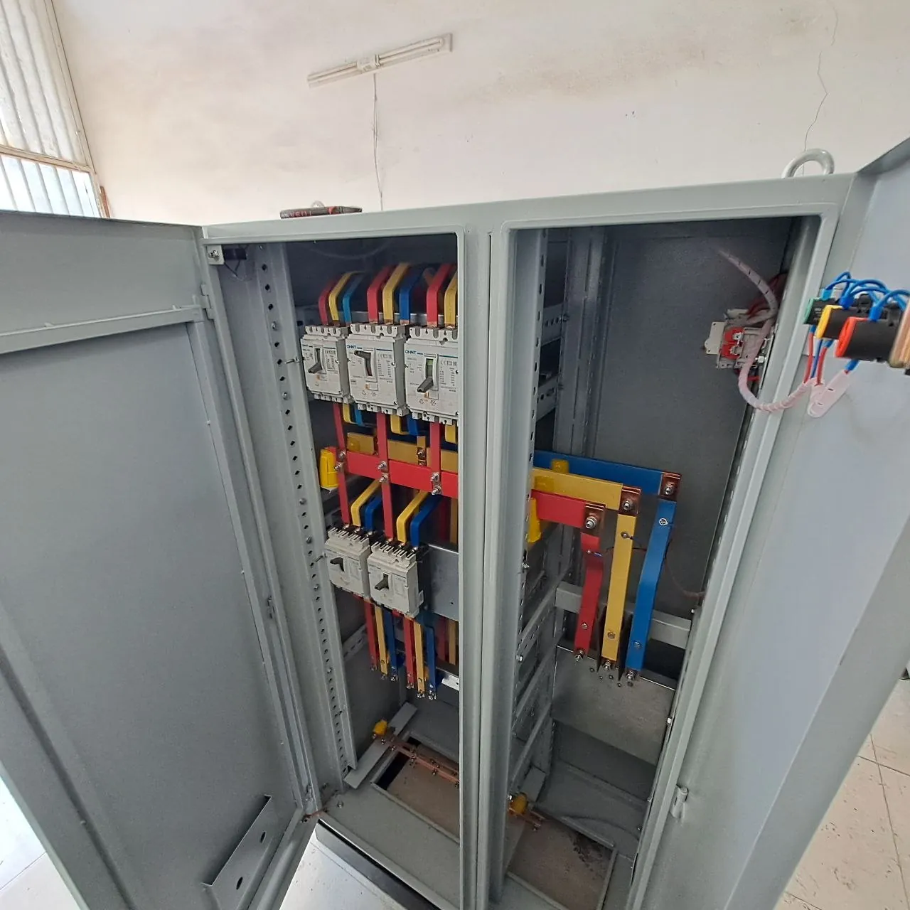 باسبار و کابل‌بندی داخل تابلو